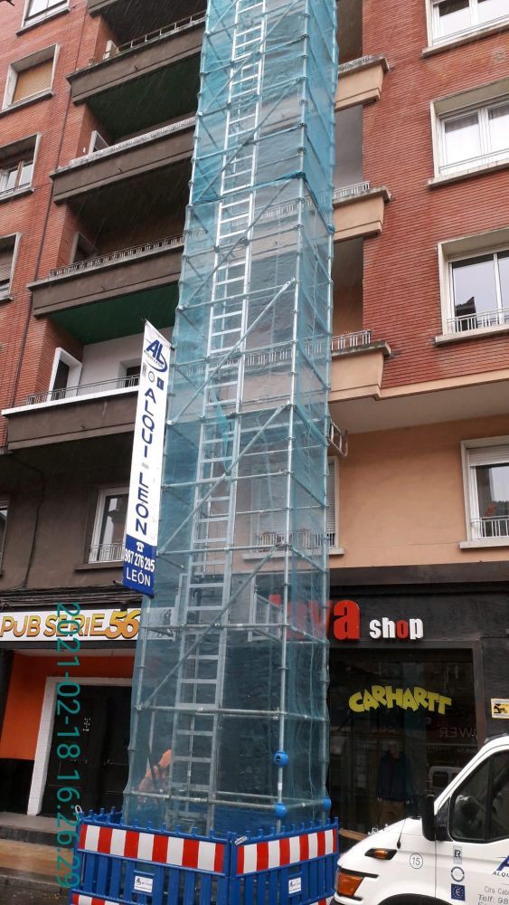 MONTACARGAS CALLE LANCIA